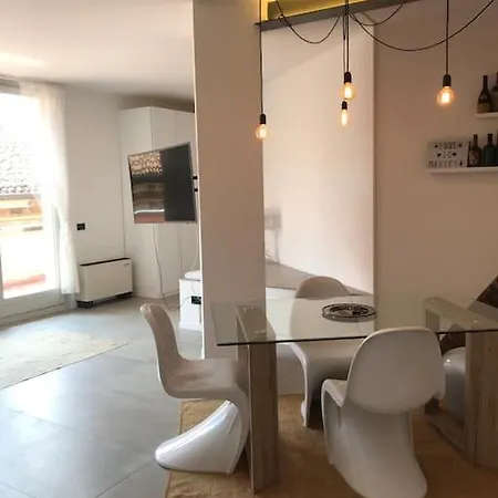 Loft Teatro Politeama - Intero In Centro Storico Con Vista アパート クレモナ